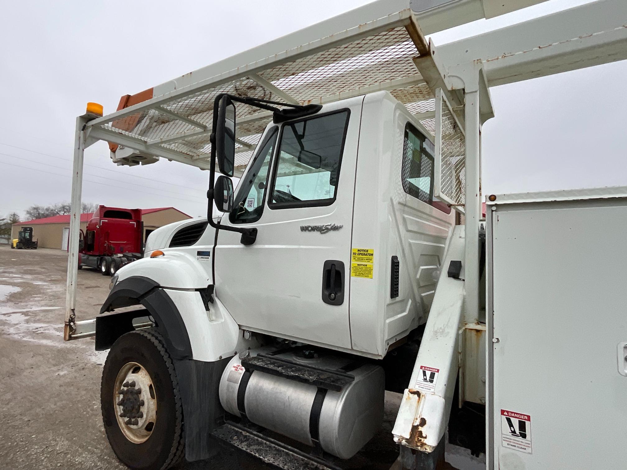 2013 International 7400 Bucket Truck