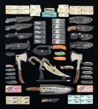 LARGE GROUPING OF FIXED & FOLDING BLADE KNIVES.
