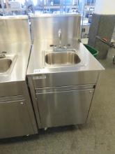 24X32 QUALSERV MOBILE HAND SINK WITH WATER HEATER