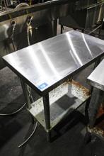 30X18 STAINLESS STEEL TABLE