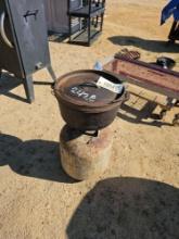 GAS BOTTLE AND DUTCH OVEN