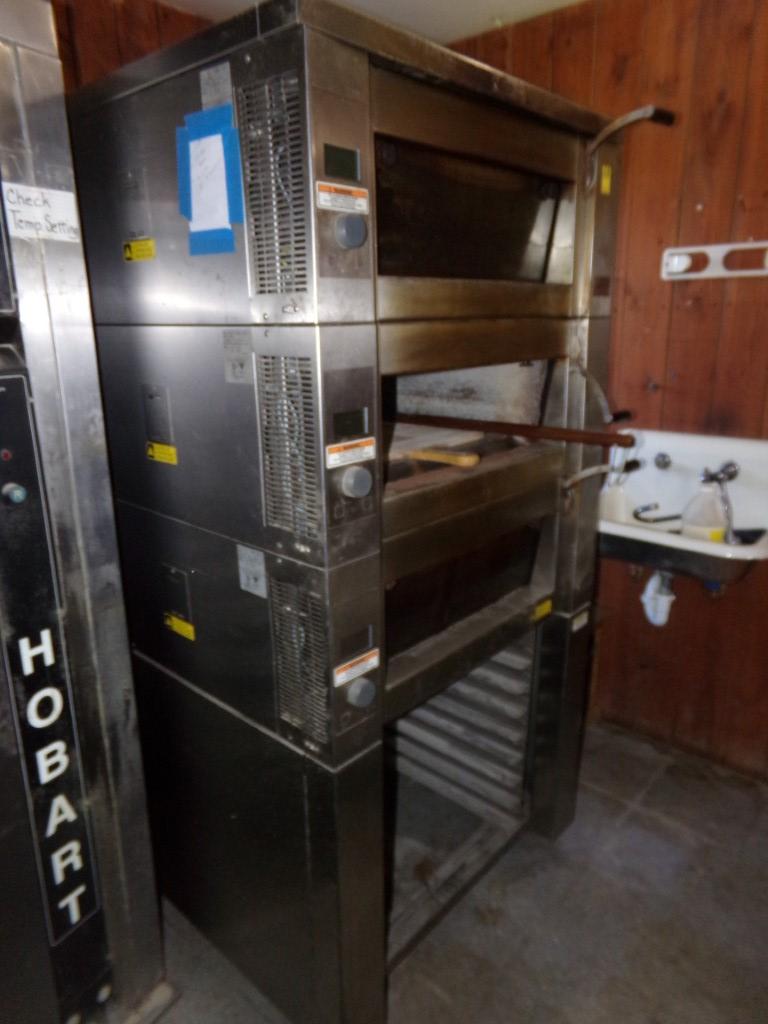 Hobert Model HWDOID Triple Layer Deck Oven. Fully Programmable, With Steam.