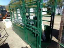 New Steelman 11' Cattle Squeese Chute, Green