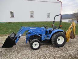 New Holland Compact Tractor w loader