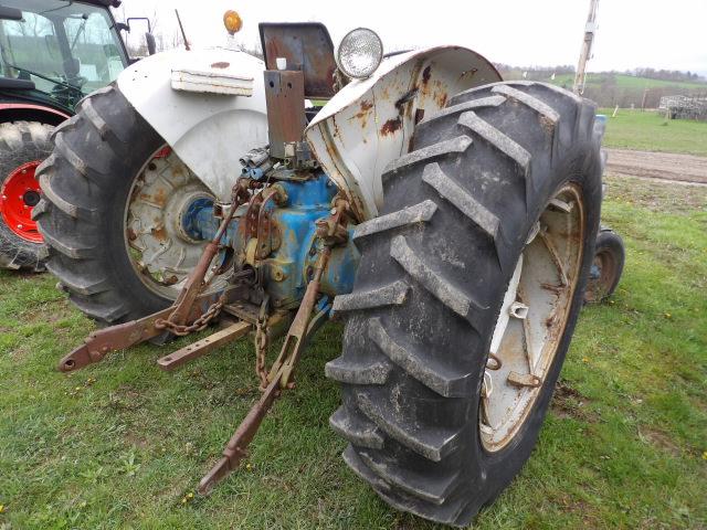 Ford 7000 Parts Tractor, Like New 16.9-38 Tires, Dual Power, Dual Remotes,