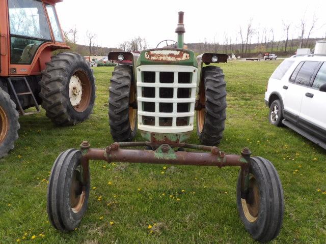 Oliver 770 Gas Antique Tractor, Later Model w/ Fiberglass Grill & Flat Top
