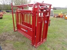 New Tarter Cattlemaster Series 3 Squeeze Chute w/ Auto Headgate
