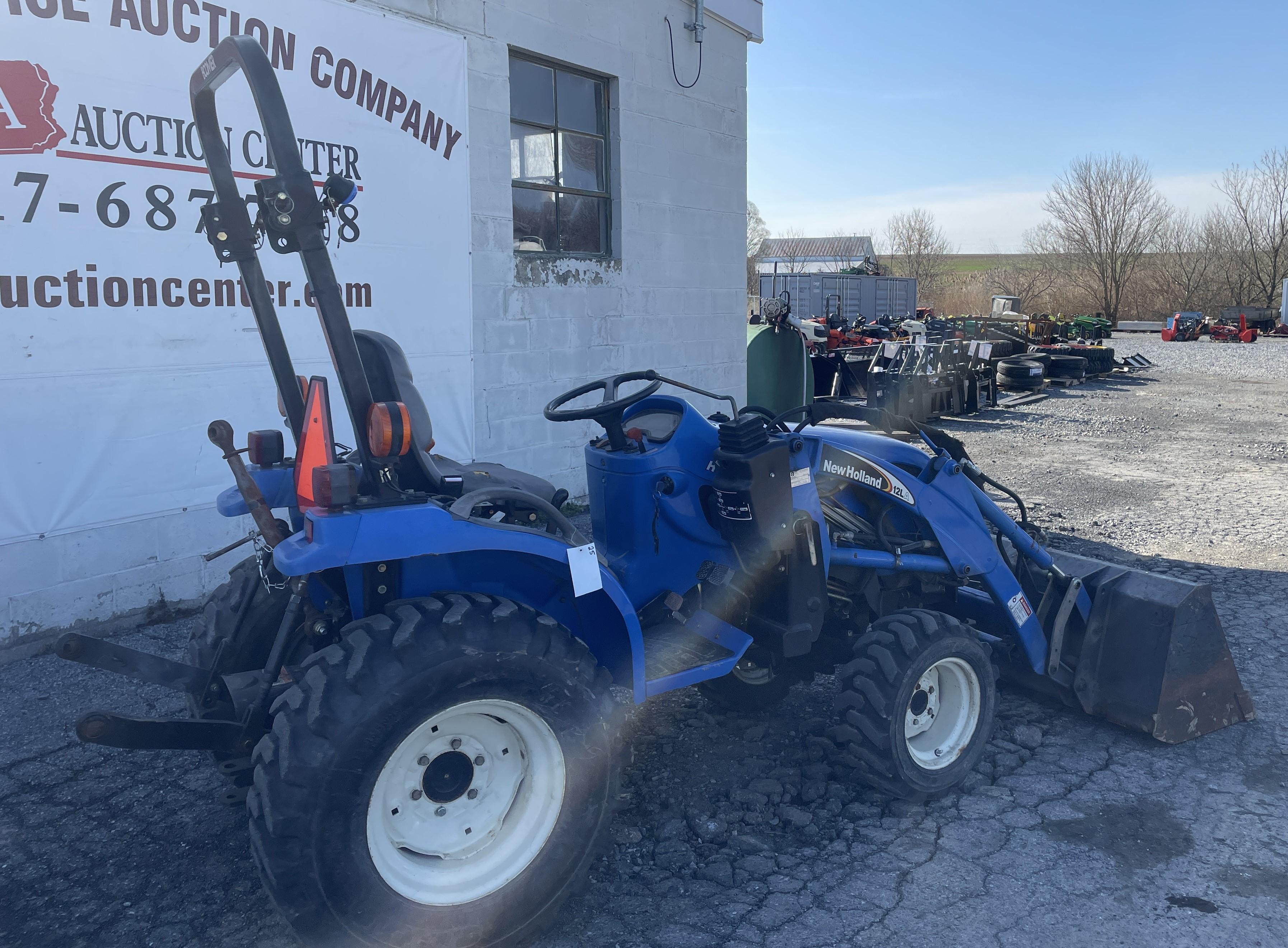 New Holland TC24A 4X4 Hydrostatic Tractor