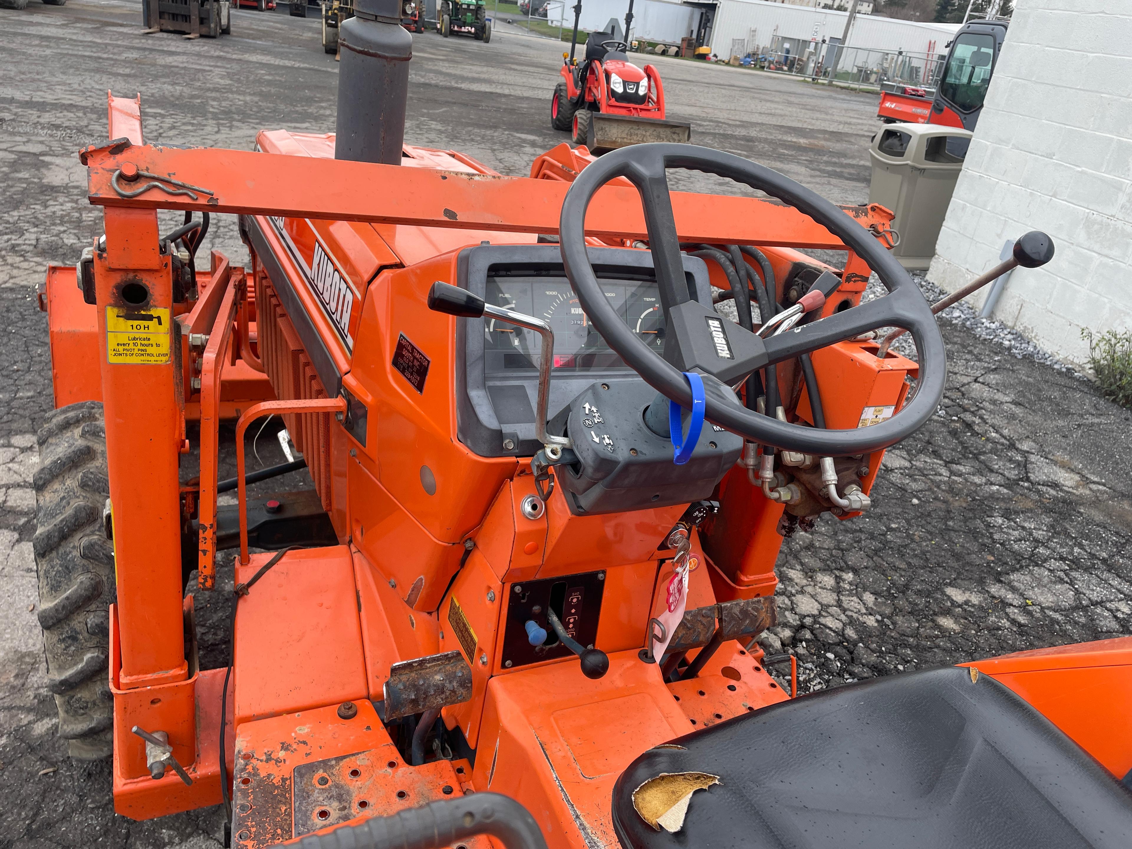 Kubota L2850 4X4 Tractor W/ Loader