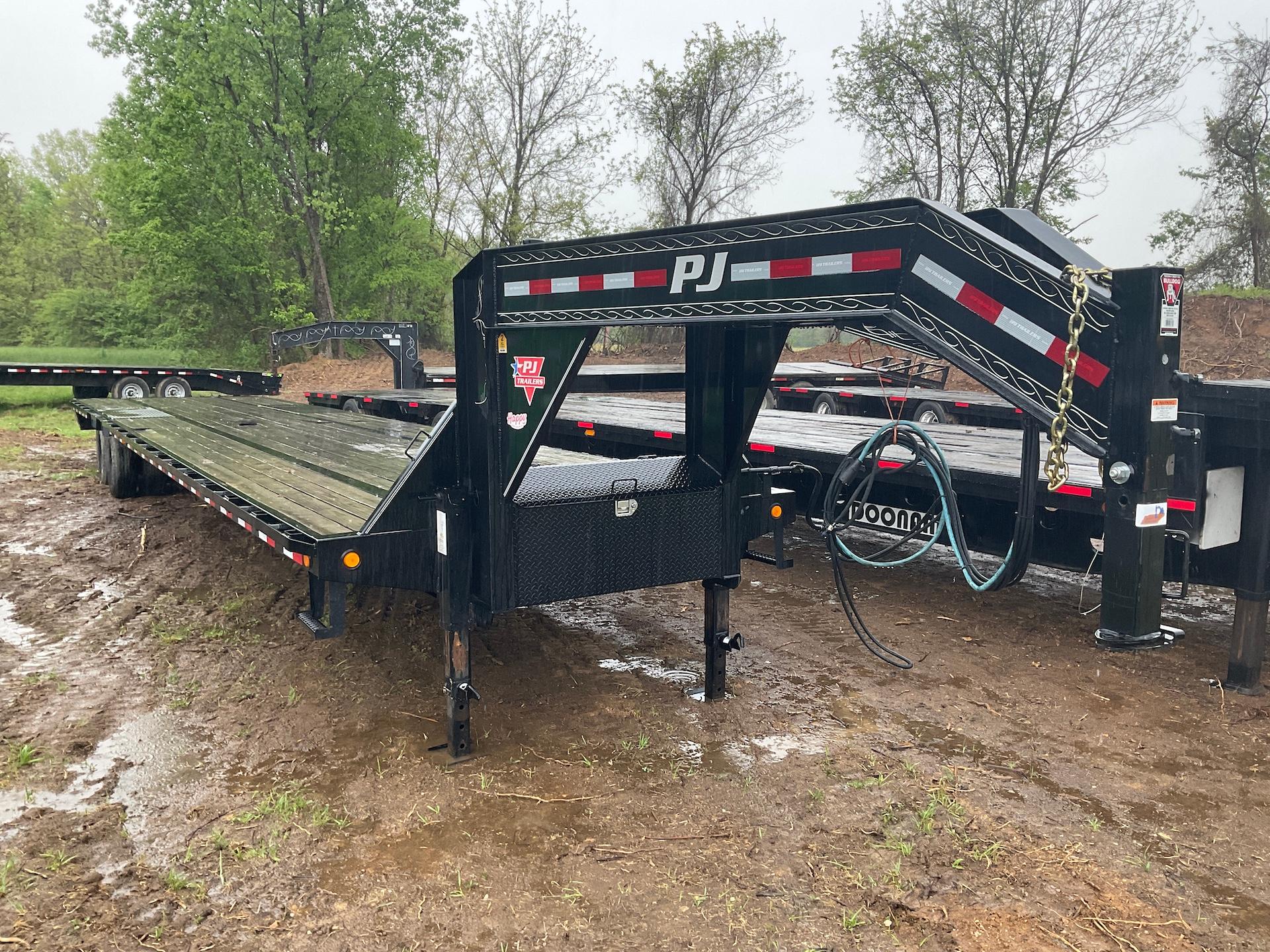 PJ Flatbed Gooseneck Trailer