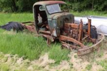 Vintage Antique truck BEING SOLD FOR PARTS & PARTS ONLY