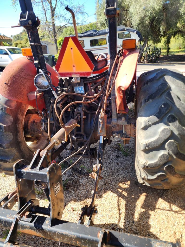 263 Running Massey Ferguson Tractor w/ bucket and box scraper