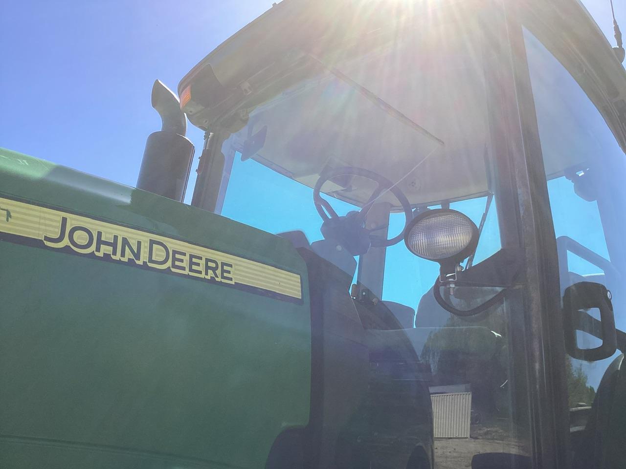 John Deere 8330 Tractor MFWD