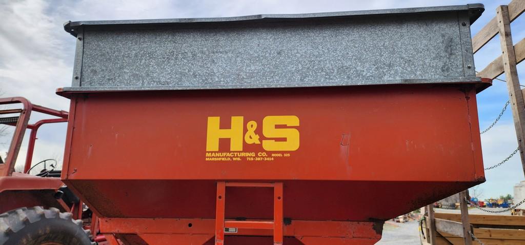 H&S 325 Gravity Wagon