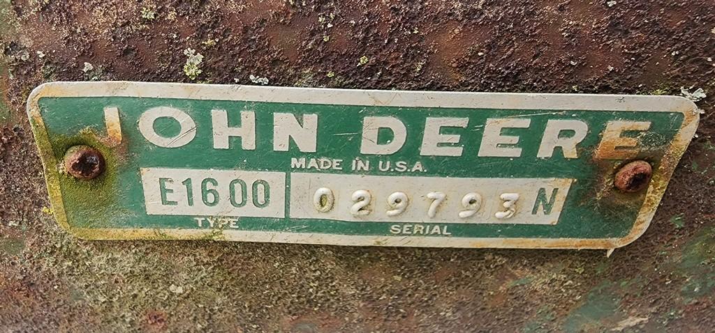 John Deere 1600 10 Tooth 3pt Chisel Plow