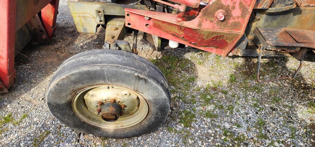 Case International 385 Tractor W/Loader (AS IS)