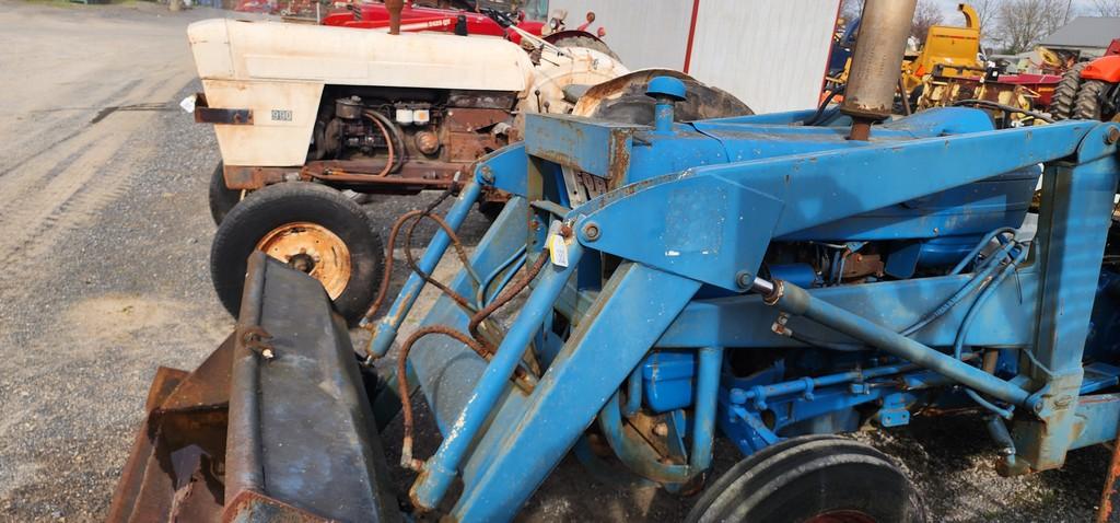 Ford 3000 Tractor W/Loader (AS IS)