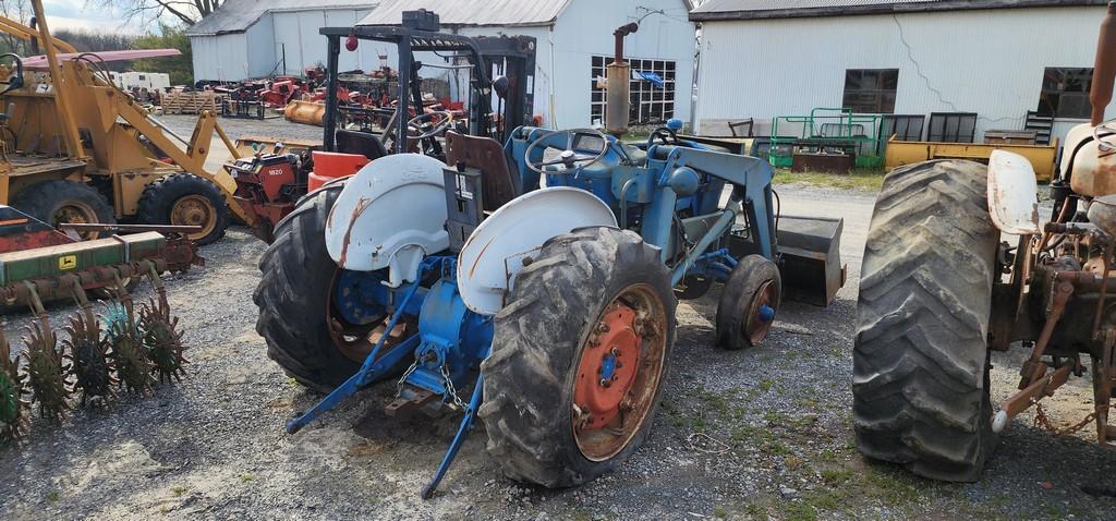 Ford 3000 Tractor W/Loader (AS IS)