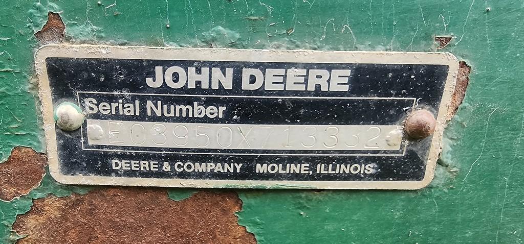 John Deere 3950 Chopper W/Head