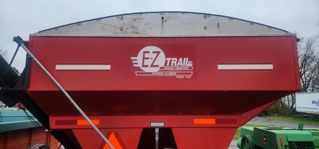 EzTrail 3400 Gravity Wagon W/Auger