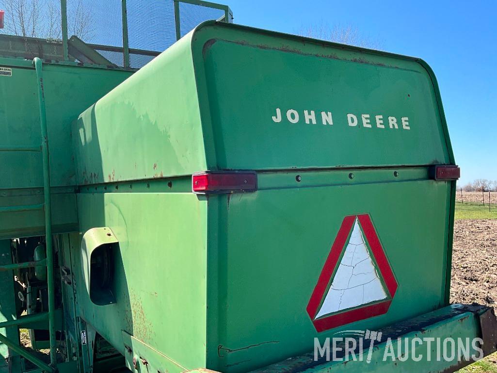 John Deere 4400 diesel combine