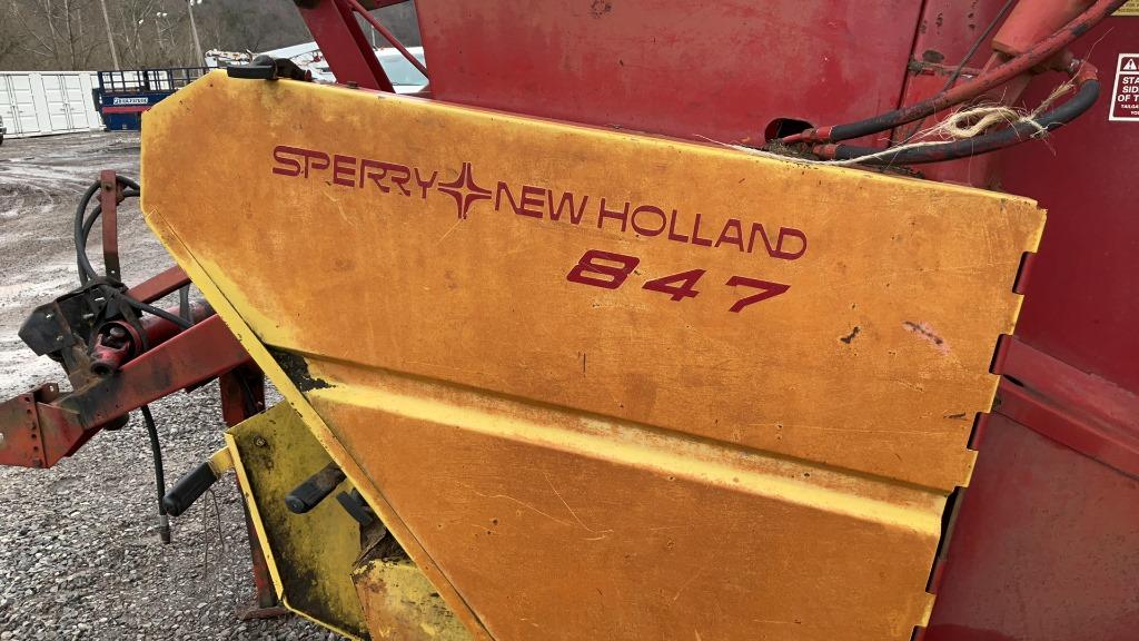 New Holland 847 Baler