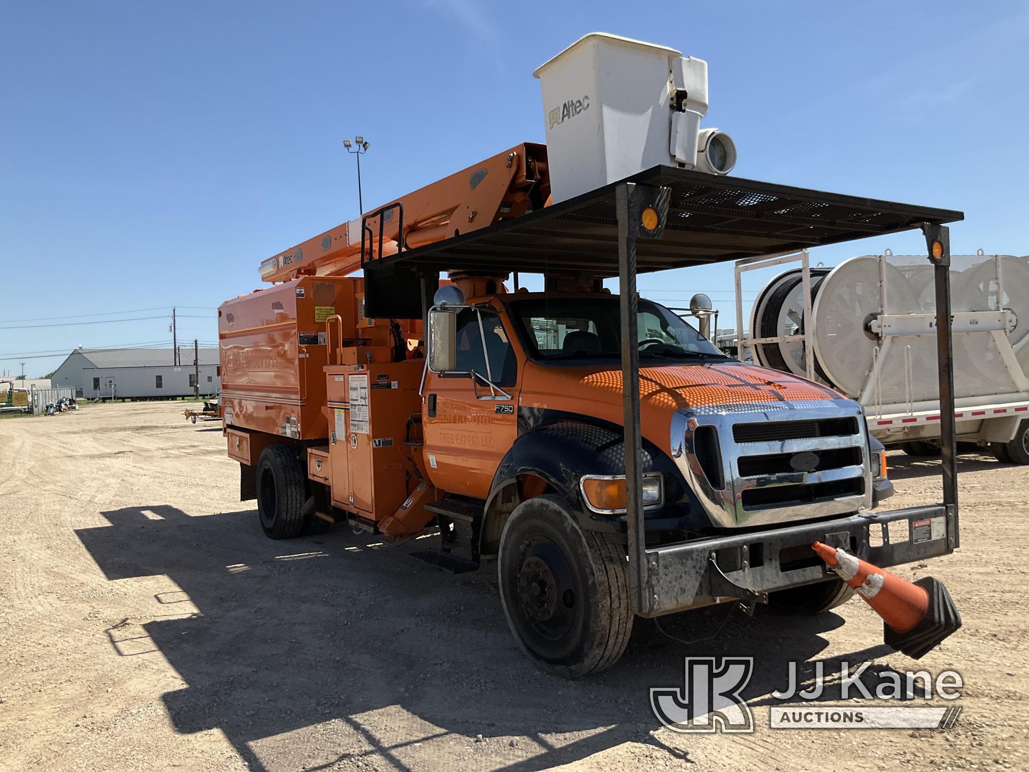 (Waxahachie, TX) Altec LR760E70, Over-Center Elevator Bucket mounted behind cab on 2013 Ford F750 Ch