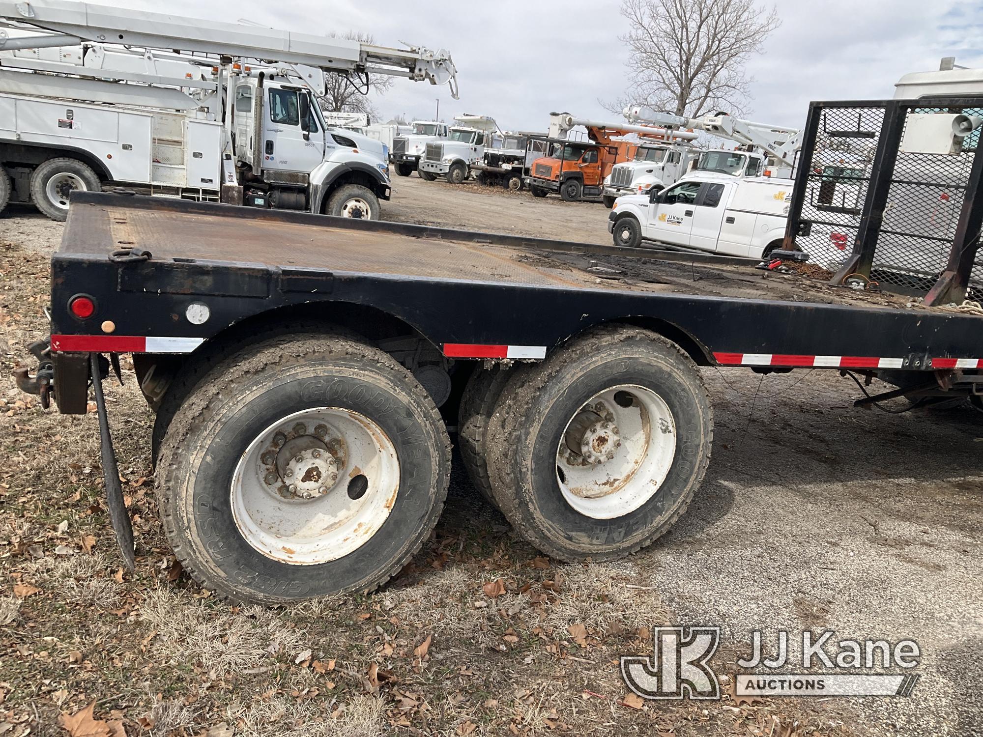 (Kansas City, MO) 1990 WhiteGMC ACL T/A Flatbed Truck Non-Running, Condition Unknown) (Slow To Crank