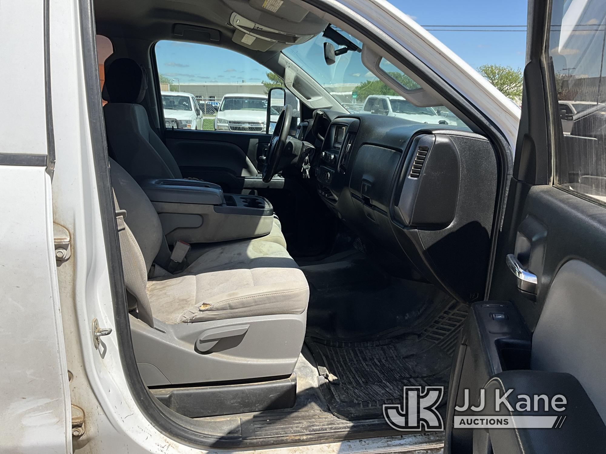 (Waxahachie, TX) 2015 Chevrolet Silverado 2500HD 4x4 Crew-Cab Flatbed Truck Runs and Moves, Body Dam