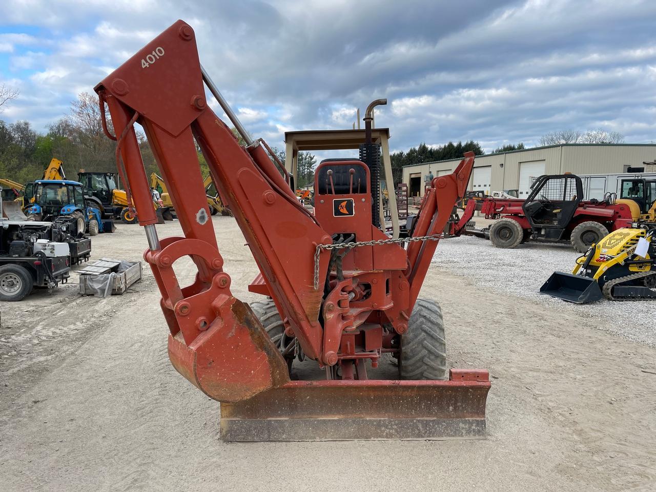 Ditch Witch 5010DD Trencher