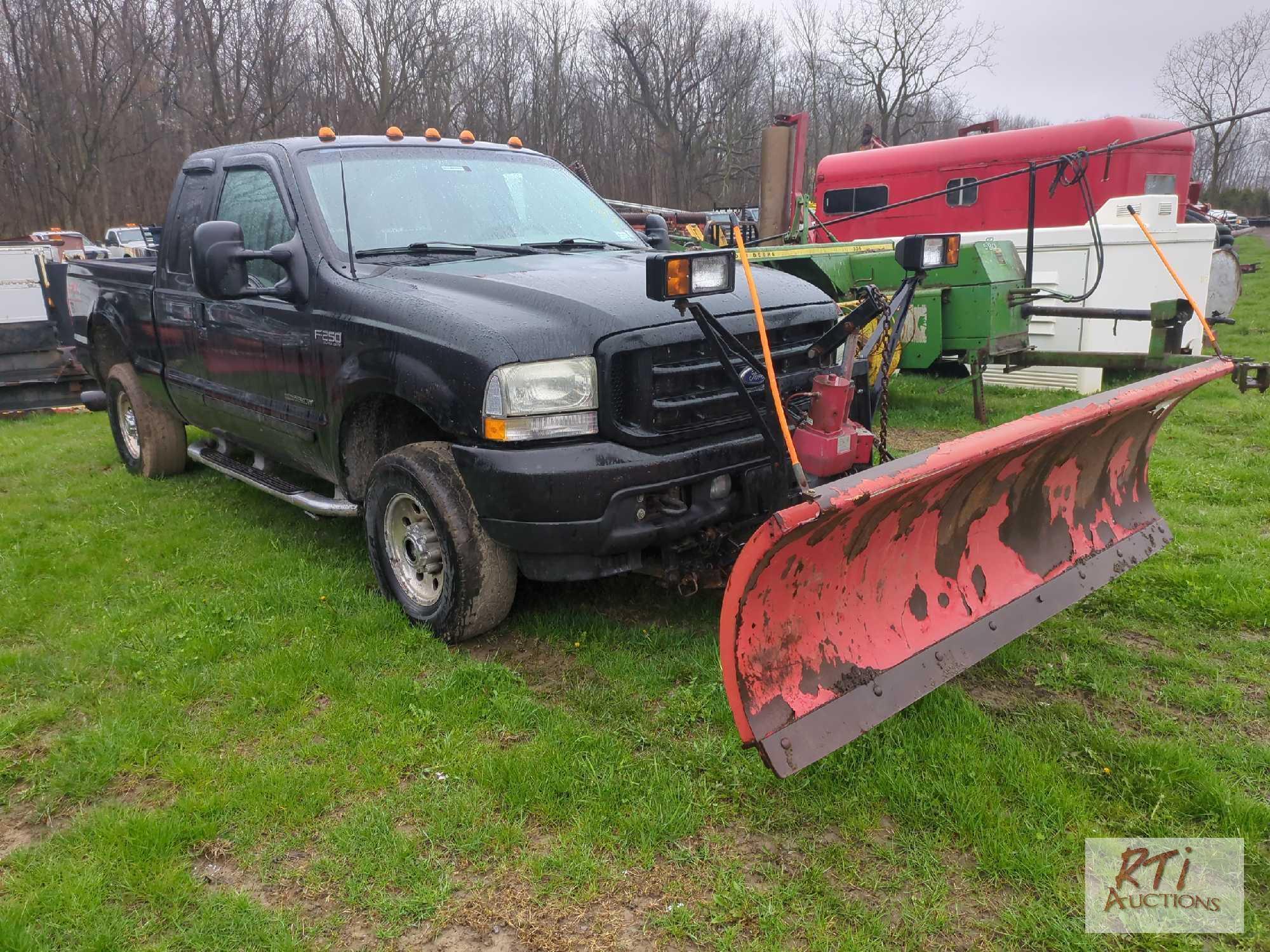 2003 Ford F250 Super Duty extended cab pickup, Western 7.5ft plow, 4WD, PW, PL, A/C, 310K miles,