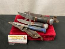 Trio of Vintage Remington Fixed Blade Knives, 2x RH-32 & 1x RH-204, 2x leather sheath