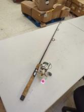 Eagle Claw 6' aristocrat Eagle, heavy action. Line 8-20 lb 1/4- 1 oz Comes as is shown in photos.