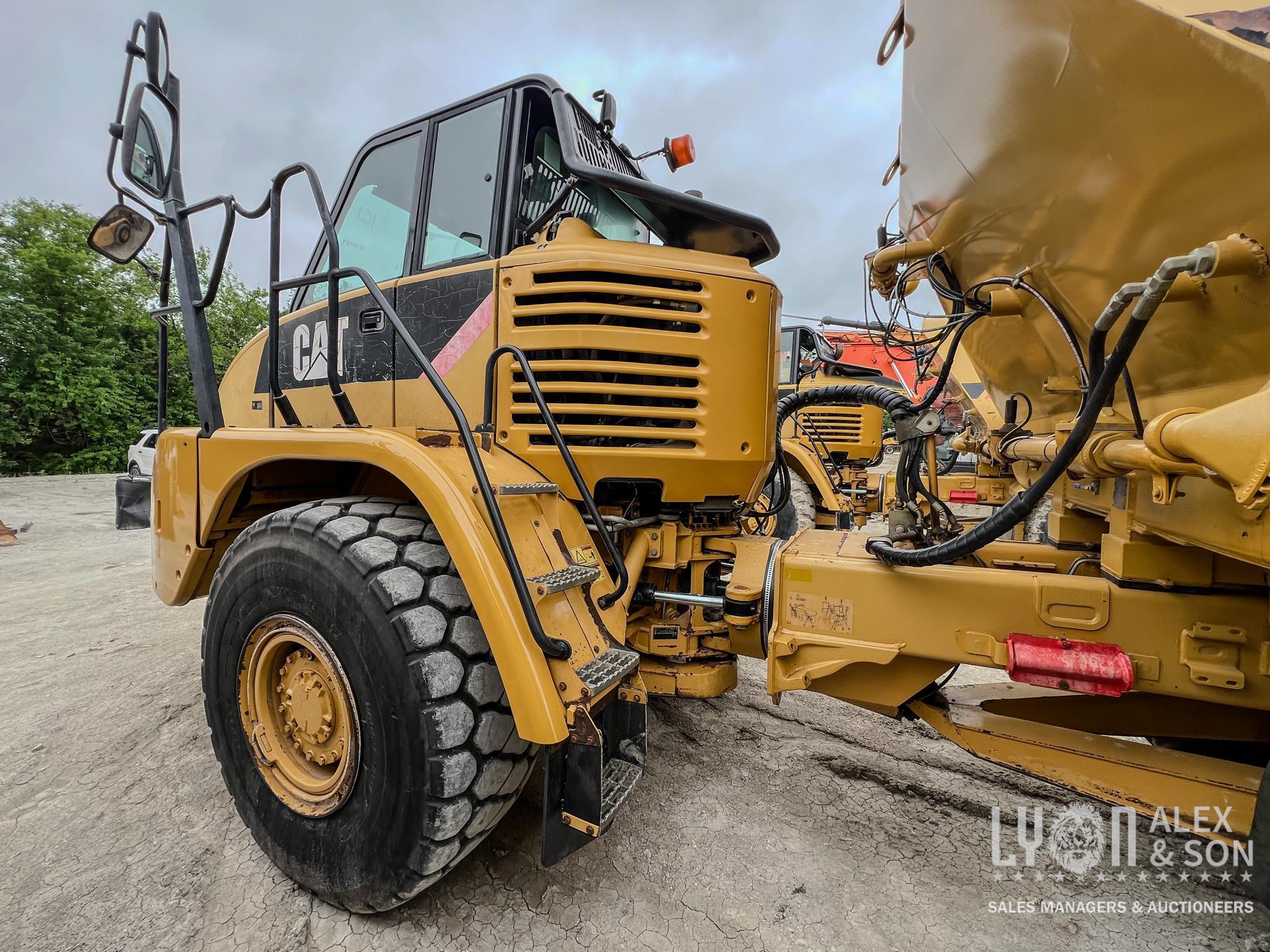2013 CAT 725 WATER TRUCK SN:CAT00725EB1L03059 6x6, powered by Cat diesel engine, equipped with Cab,