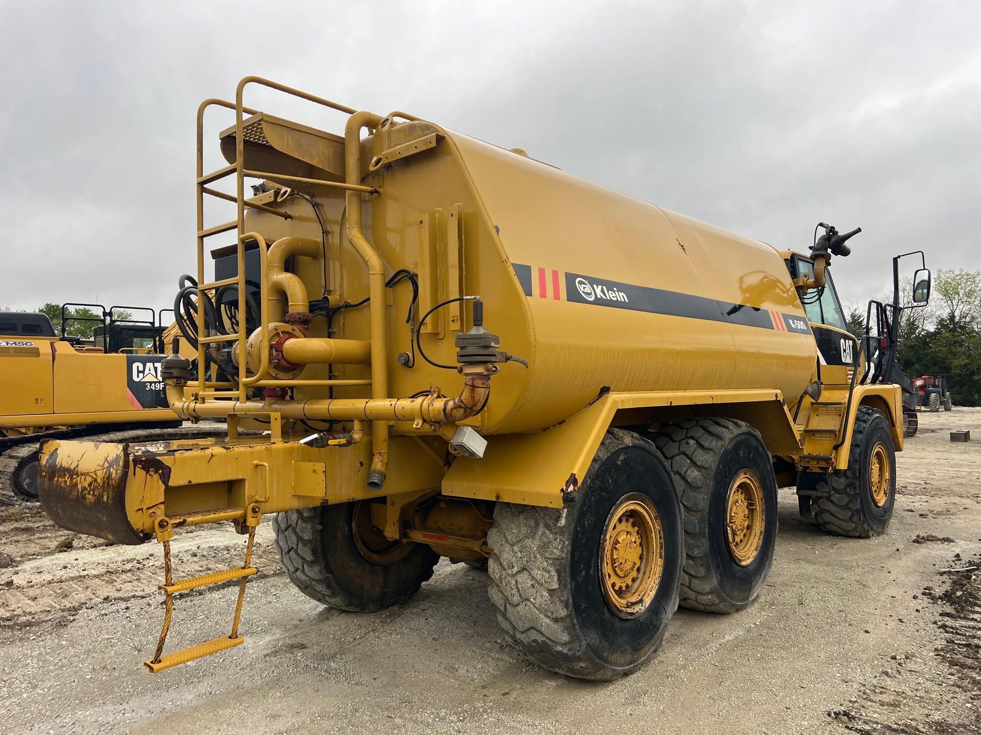 2011 CAT 725 WATER TRUCK SN:CAT00725PB1L02580 6x6, powered by Cat C11 diesel engine, 319hp, equipped