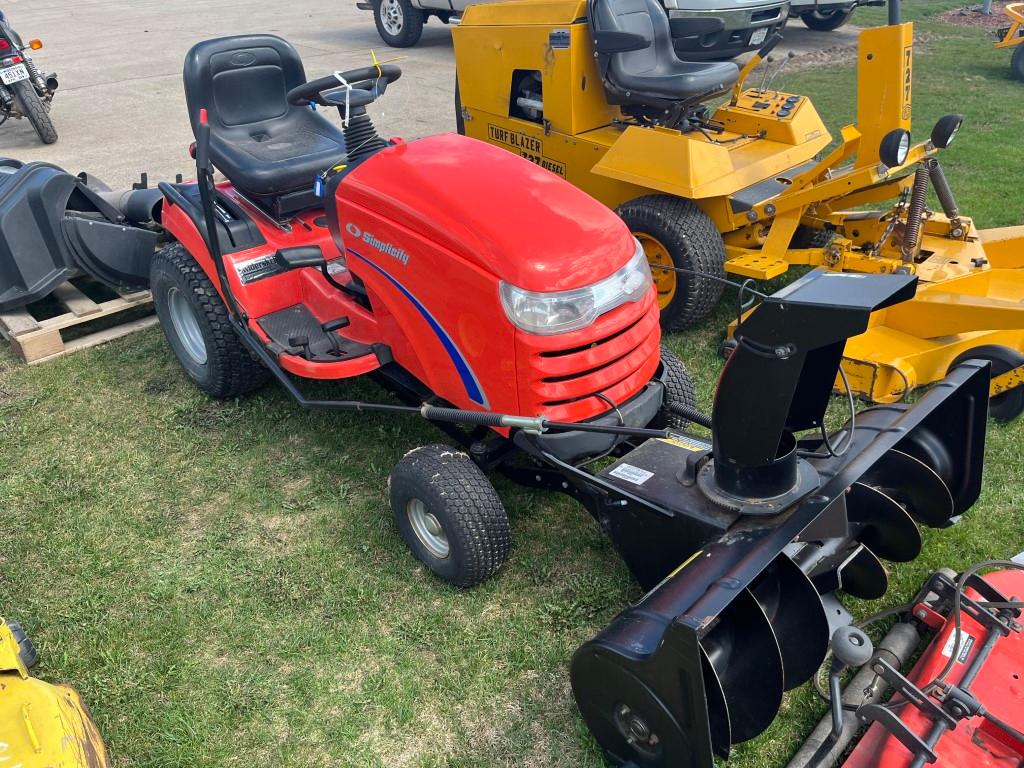 Simplicity Broadmoor Lawn Tractor
