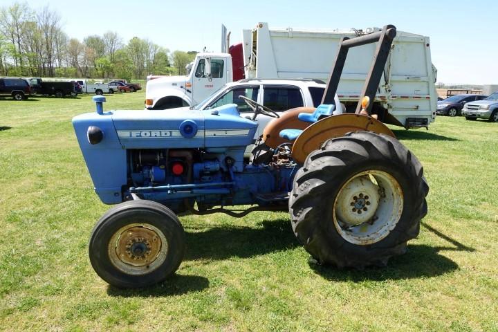 #3501 3000 FORD TRACTOR 3600 HRS 3 CYL GAS ENG 4 SPEED WITH HI LO SHIFTER P