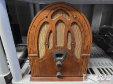 Vintage Crosley Chathedral 5-Tube Radio