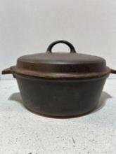 cast-iron Dutch oven Griswold #8 model 2568 hinged lid