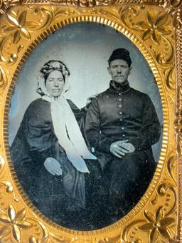 CIVIL WAR TINTYPE OF UNION SOLDIER AND WIFE