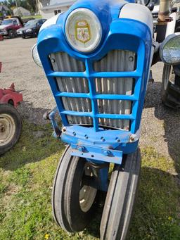 Ford model 981 tractor, gas, runs, remotes