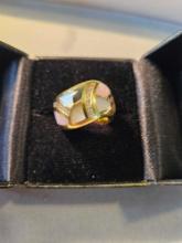Lady's 18k yellow gold ring
