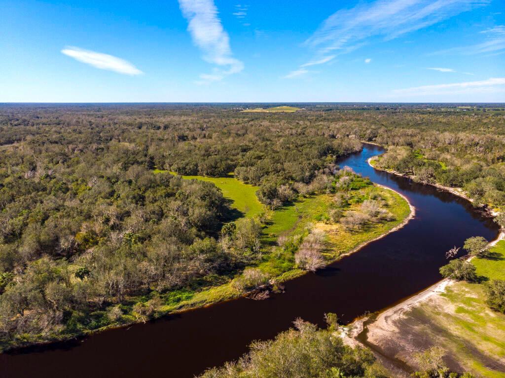Just a Mile Away from Florida's Peace River in Charlotte County!